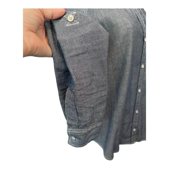 π EUC DKNY Blue Denim Button-Up Collared Shirt Sz M - Picture 4 of 7